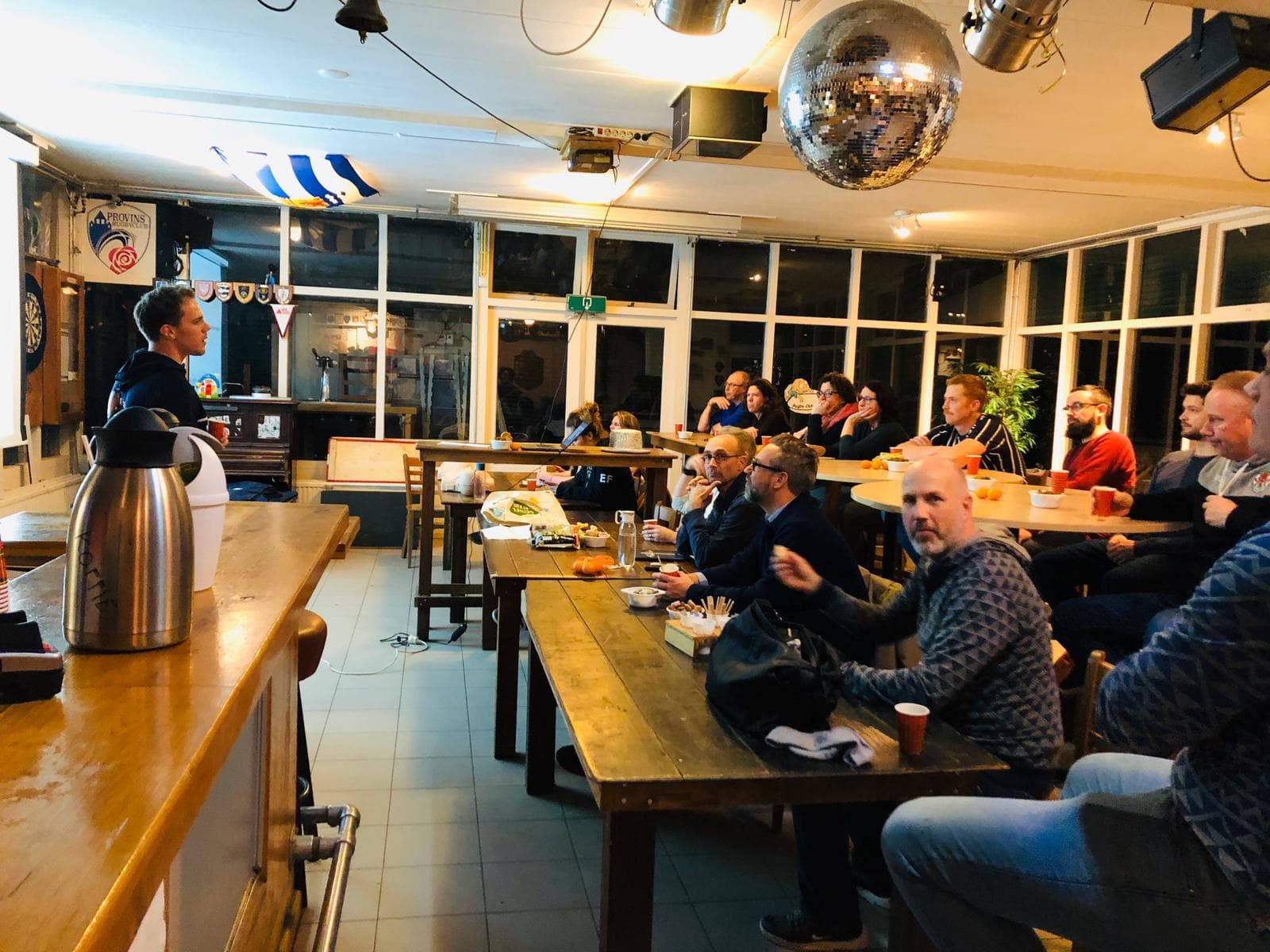 Een praktische en leerzame cursusavond gericht op het herkennen en juist handelen bij hersenschuddingen en andere EHBO-situaties tijdens rugbywedstrijden en trainingen.