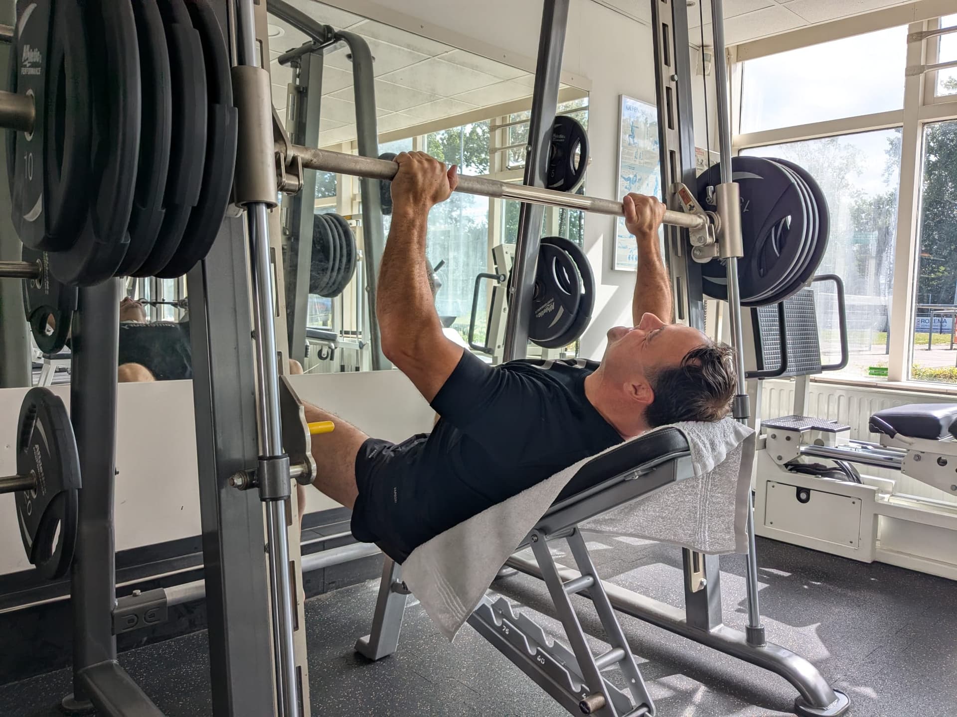 Incline, decline, regularcline. In alle hoeken trainen op het nieuwe multibankje in de Iron Temple is vanaf nu mogelijk!