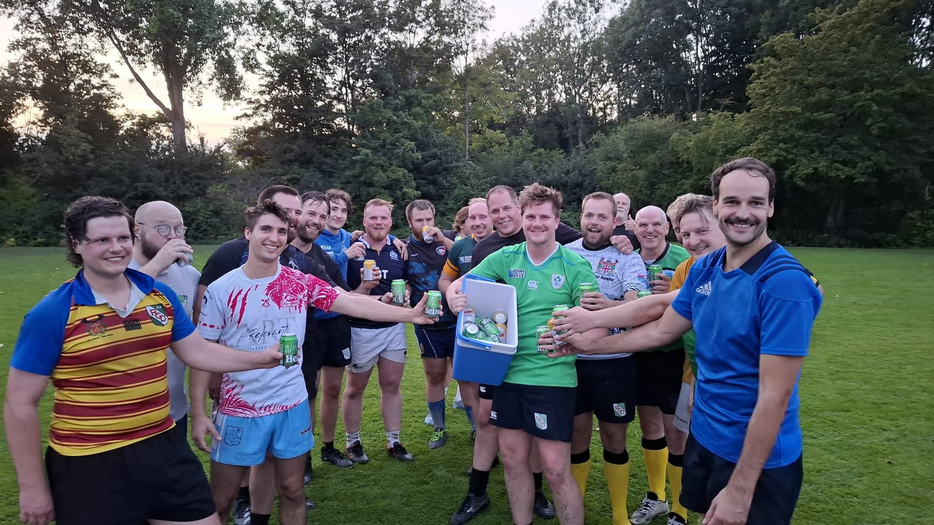 Koelbox vol bier? Actie-aanvraag goedgekeurd! Dien zelf iets in via cv100.rcdelft.nl/actie-aanvragen