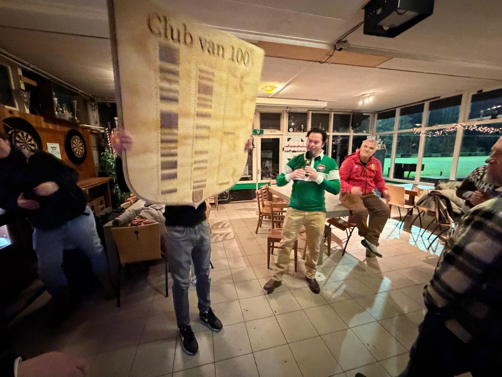 Het Club van 100-ledenbord maakt zichtbaar wie bijdragen aan initiatieven die RC Delft sterker maken, op en naast het veld.